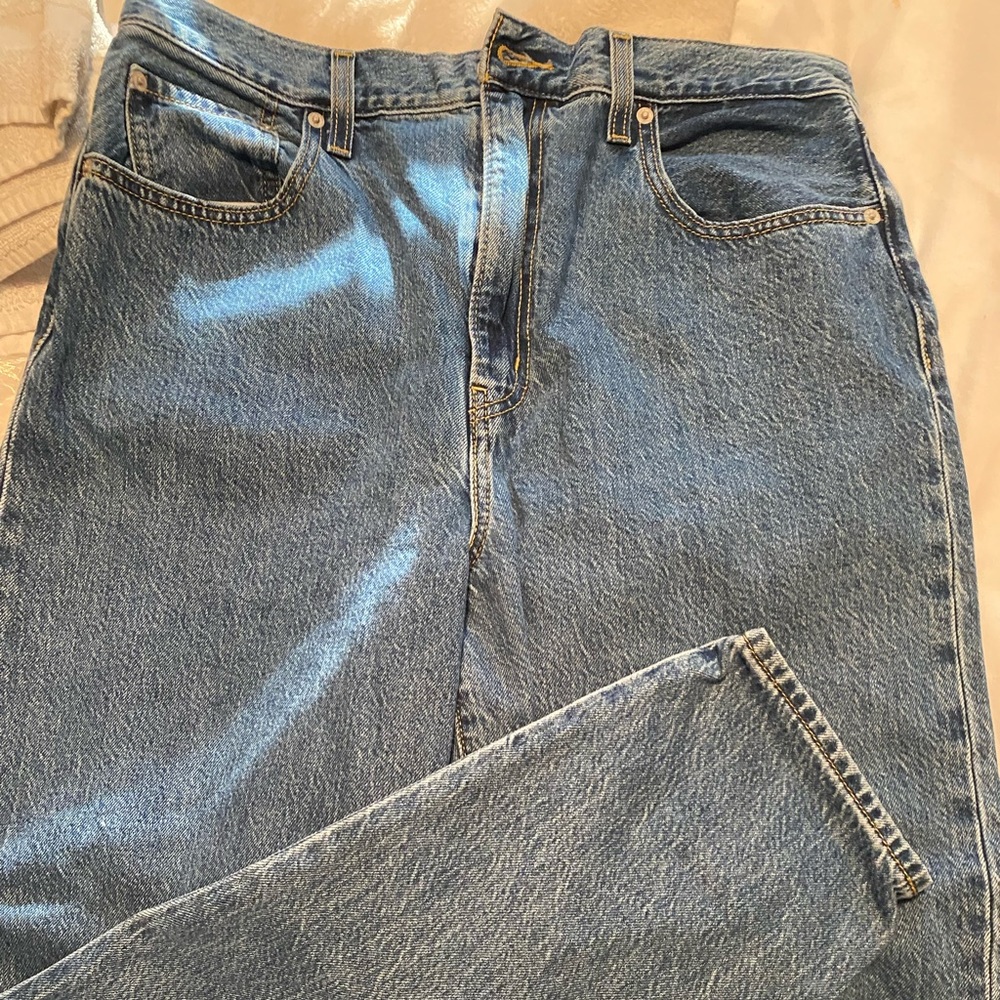 Levi High Loose Taper jeans. Never worn. 31 waist